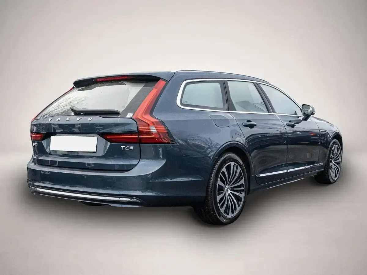 Gebraucht Volvo V90 Core 253 PS (186 kW) 2025 Manufacturer Kombi
