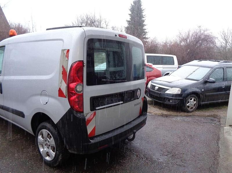Gebraucht Fiat Doblò 101 PS (74 kW) 2010 Other Van / Kleinbus