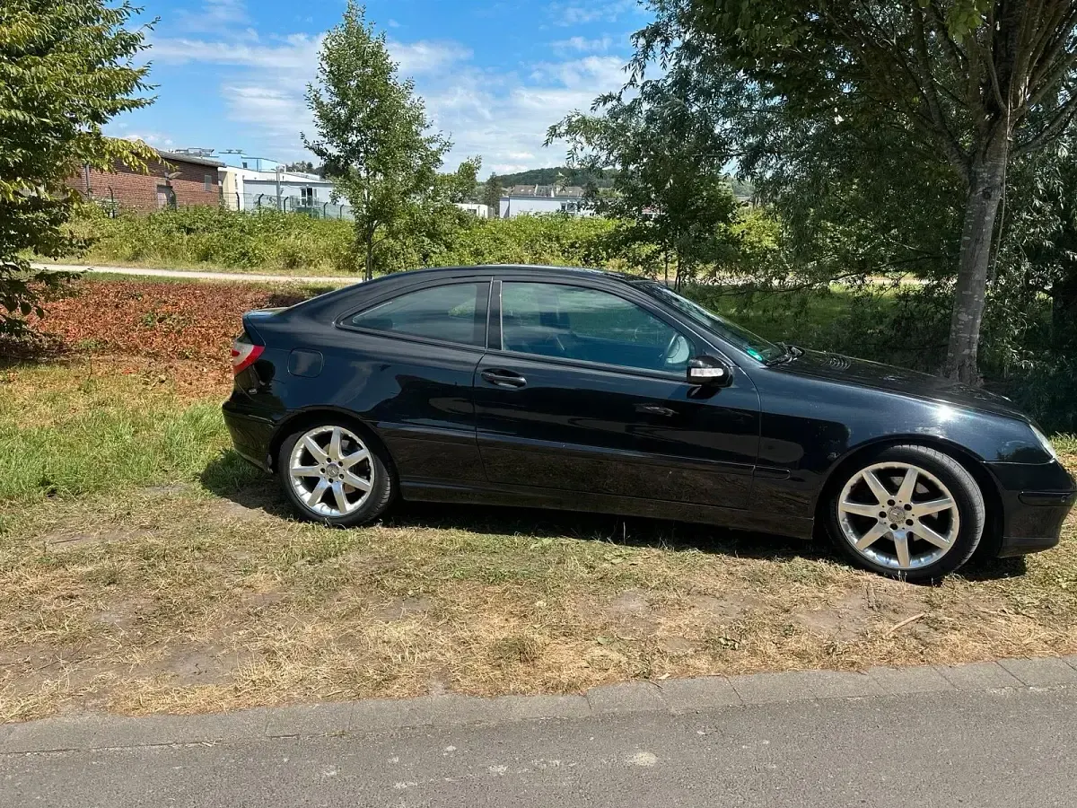 Gebraucht Mercedes C320 218 PS (160 kW) 2003 Schwarz Coupé