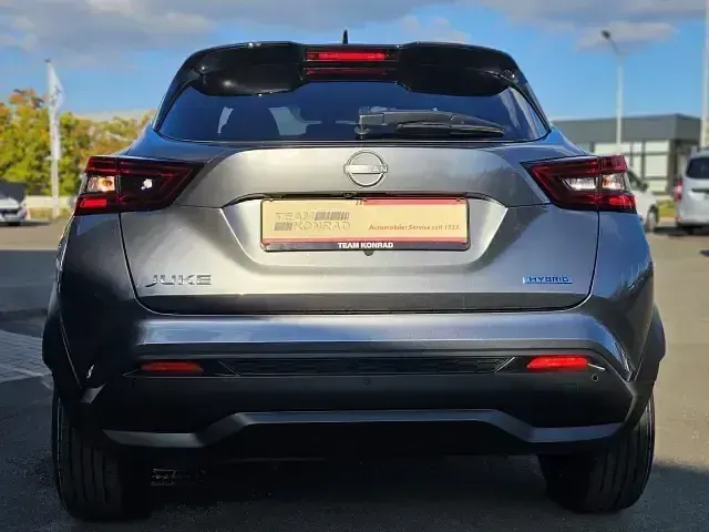 Neu Nissan Juke N-Connecta 143 PS (105 kW) 2025 Grau (dark grey (m), kontrastfarbe: black) SUV