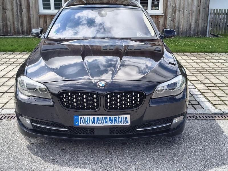 Gebraucht BMW 530 258 PS (189 kW) 2012 Schwarz Kombi