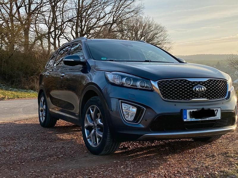 Grau Gebraucht 2016 Kia Sorento Platinum SUV | 15.499 € (Fairer Preis) - Bild 1/4