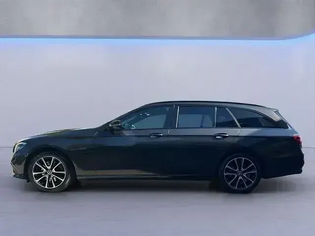 Gebraucht Mercedes 300 Avantgarde 265 PS (194 kW) 2023 Andere Limousine
