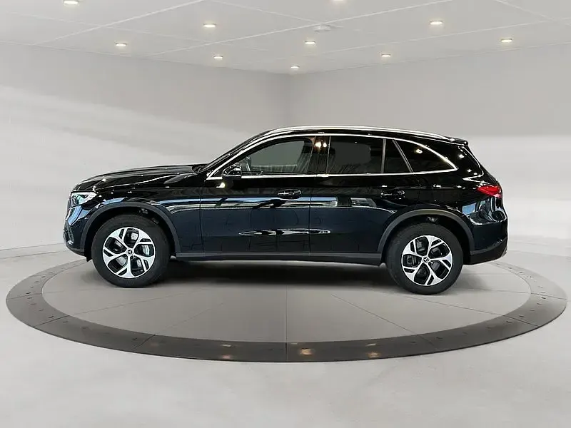 Gebraucht Mercedes GLC300e Avantgarde 204 PS (150 kW) 2023 Unilack schwarz SUV