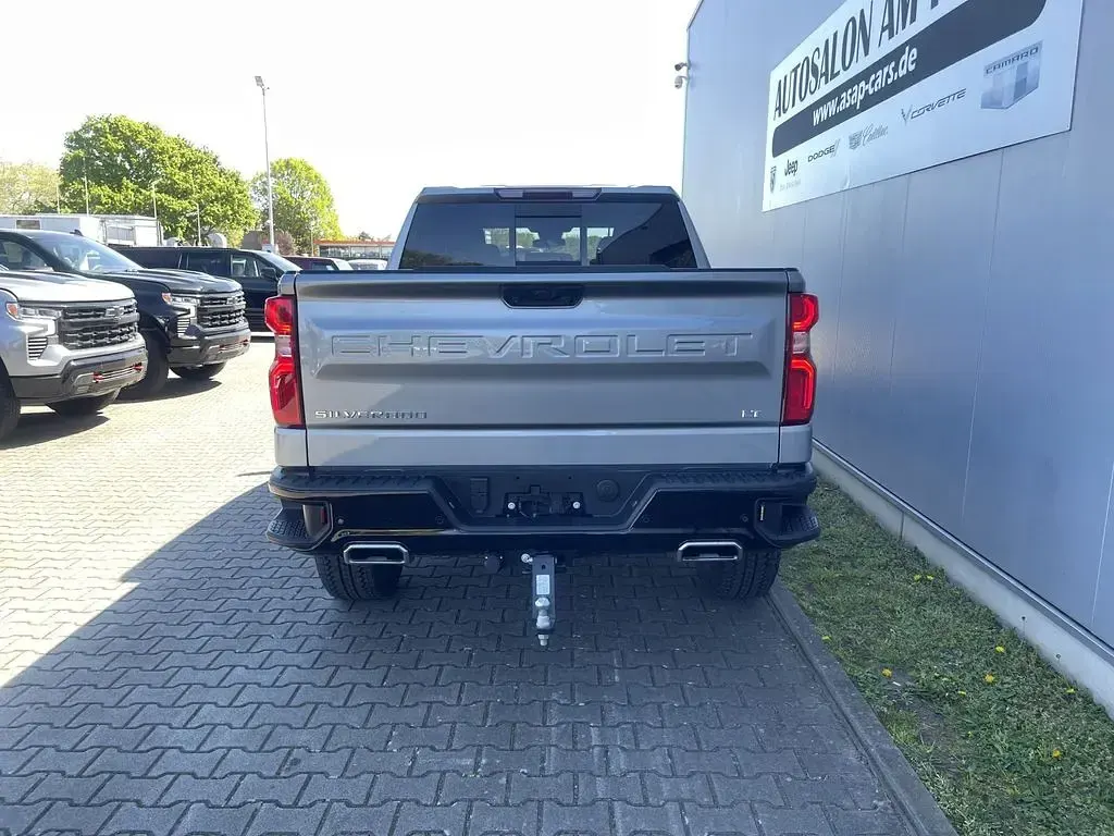 Neu Chevrolet Silverado LT 426 PS (313 kW) 2026 Grau SUV