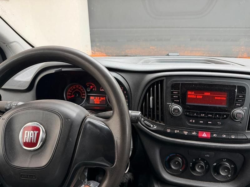 Gebraucht Fiat Doblò 120 PS (88 kW) 2018 Orange Van / Kleinbus