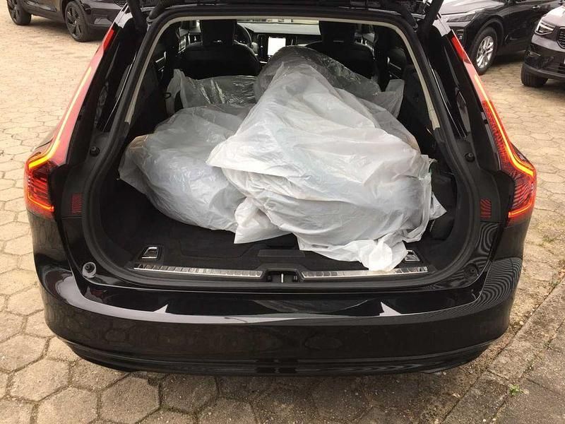 Gebraucht Volvo V90 Core 197 PS (144 kW) 2024 Schwarz Kombi