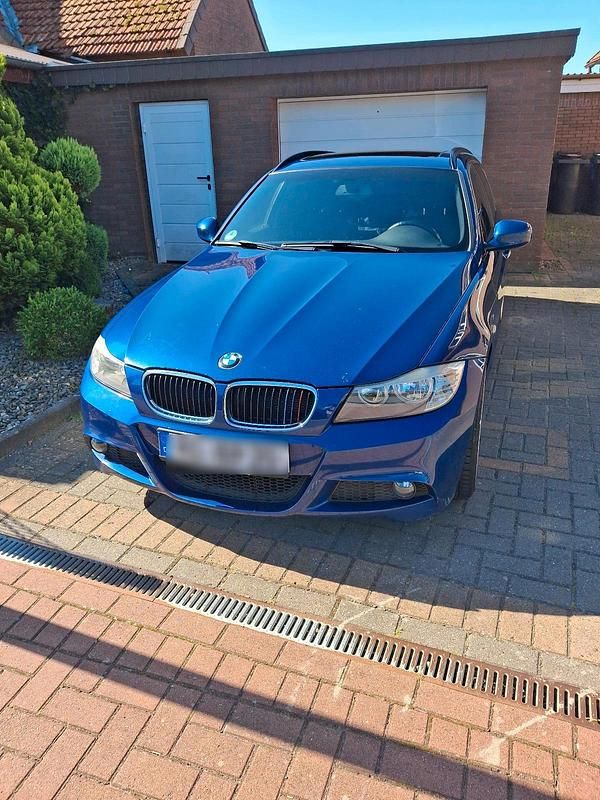 Blau Gebraucht 2010 BMW 320 M Sport Kombi | 4.700 € (Superpreis) - Bild 1/4