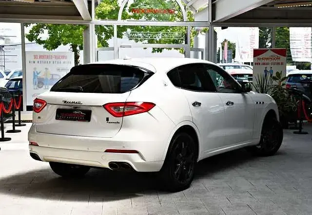 Gebraucht Maserati Levante 349 PS (256 kW) 2018 Weiß SUV
