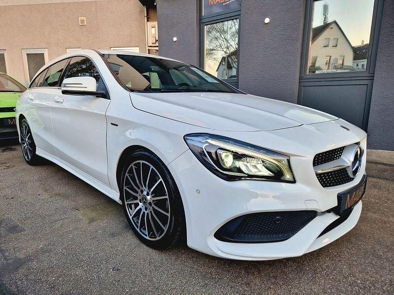 Gebraucht Mercedes CLA180 Shooting Brake AMG line 122 PS (89 kW) 2018 Weiß Kombi