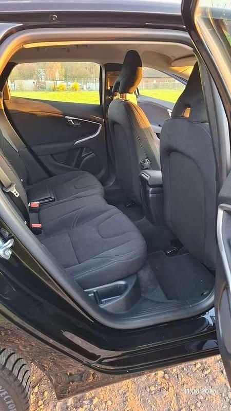 Gebraucht Volvo V40 Inscription 122 PS (89 kW) 2018 Schwarz Kombi