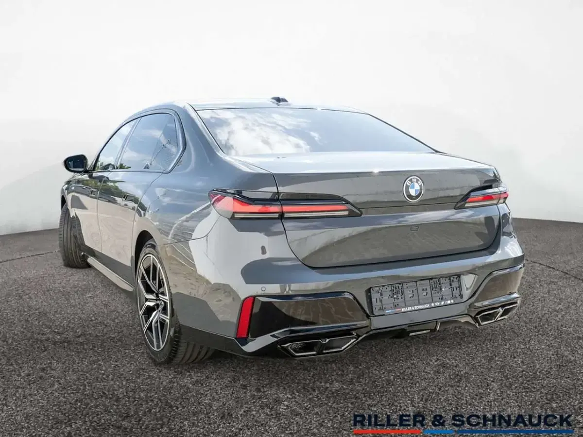 Gebraucht BMW 740 M Sport 286 PS (210 kW) 2024 Grau Limousine