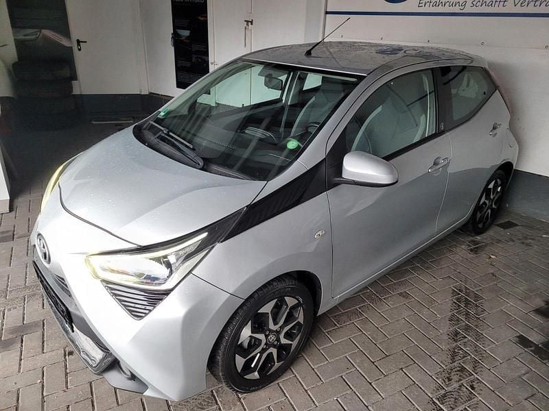 Gebraucht Toyota Aygo X-play 72 PS (52 kW) 2021 Silber Kleinwagen