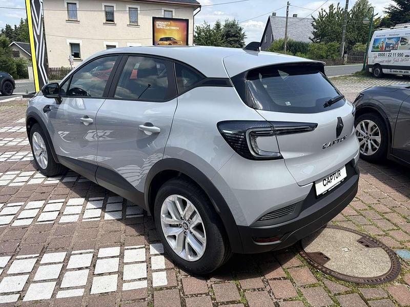Neu Renault Captur Evolution 91 PS (66 kW) 2025 Rafalegrau SUV