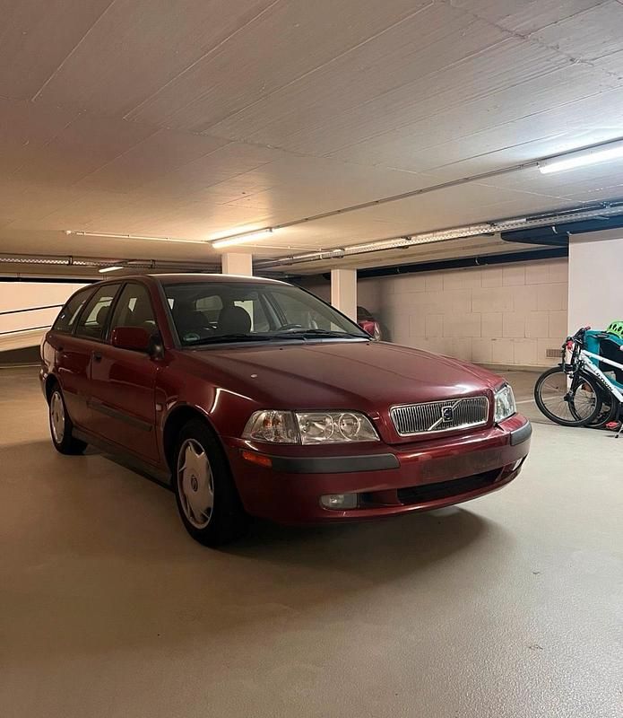 Gebraucht Volvo V40 122 PS (89 kW) 2001 Rot Kombi