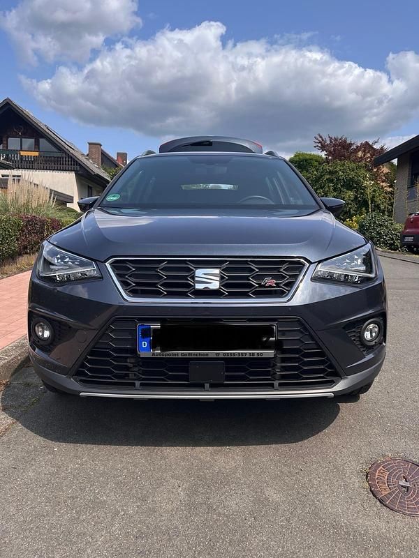 Grau Gebraucht 2019 Seat Arona FR SUV | 16.850 € (Fairer Preis) - Bild 1/4