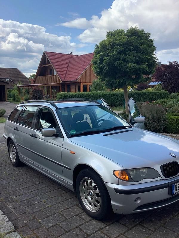 Silber Gebraucht 2005 BMW 316 Kombi | 1.999 € (Fairer Preis) - Bild 1/4