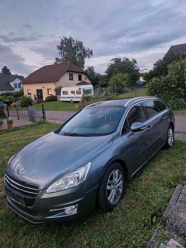 Grau Gebraucht 2011 Peugeot 508 Kombi | 5.800 € (Fairer Preis) - Bild 1/4