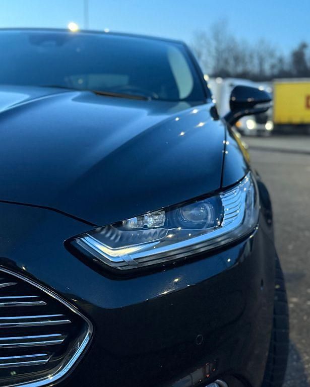 Gebraucht Ford Mondeo Titanium 150 PS (110 kW) 2015 Schwarz Limousine