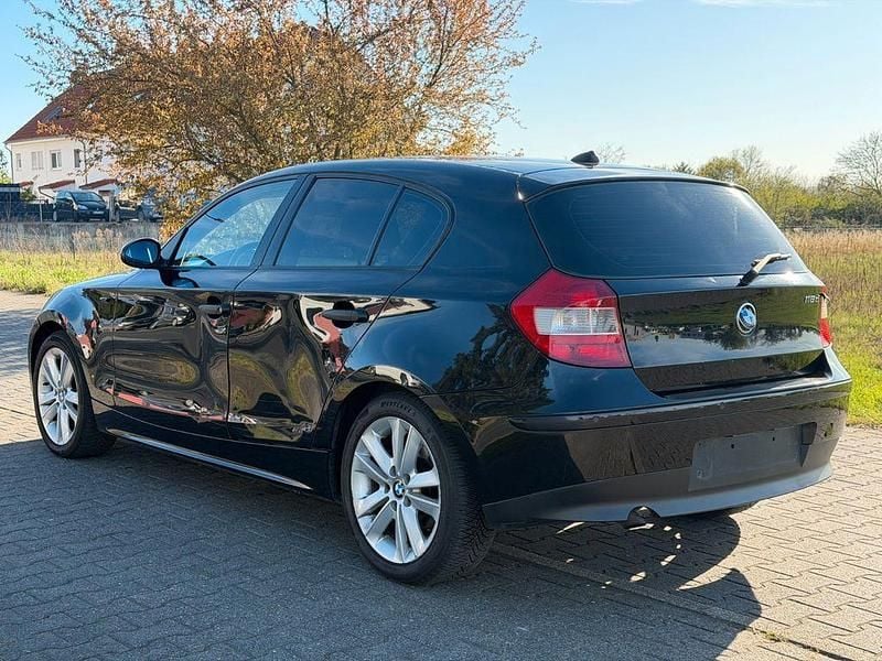 Gebraucht BMW 118 122 PS (89 kW) 2005 Saphirschwarz Kleinwagen