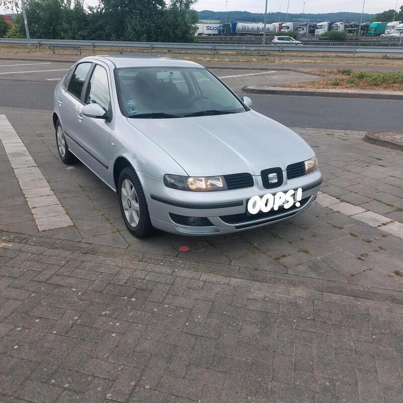 Silber Gebraucht 2006 Seat Leon Limousine | 2.200 € (Fairer Preis) - Bild 1/4