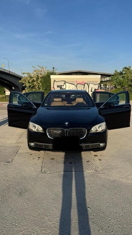 Schwarz Gebraucht 2011 BMW 750 Limousine | 13.250 € (Fairer Preis) - Bild 1/4