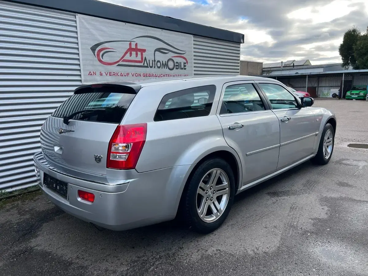 Usado Chrysler 300C 249 CV (183 kW) 2007 Plateado Familiar