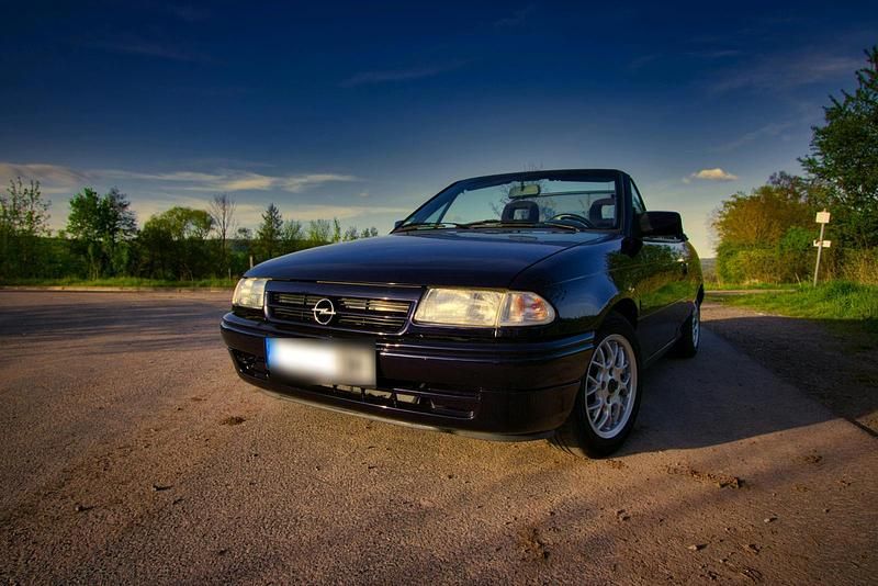 Gebraucht Opel Astra Cabriolet 70 PS (51 kW) 1994 Violet Cabrio