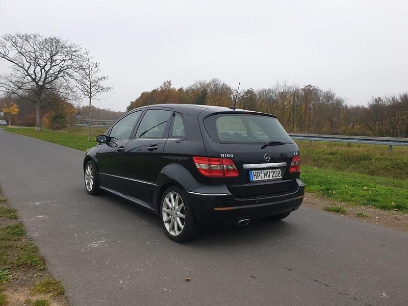 Schwarz Gebraucht 2005 Mercedes B180 Van / Kleinbus | 1.700 € (Fairer Preis) - Bild 1/4