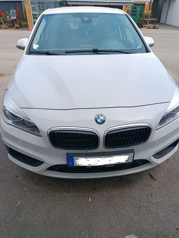 Weiß Gebraucht 2016 BMW 218 Active Tourer M Sport Van / Kleinbus | 11.900 € (Superpreis) - Bild 1/4