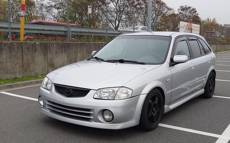 Silber Gebraucht 2000 Mazda 323F Sportive Kombi | 1.150 € - Bild 1/4
