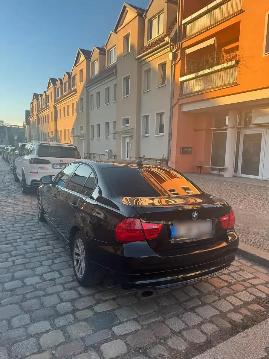 Gebraucht BMW 320 210 PS (154 kW) 2008 Schwarz Limousine