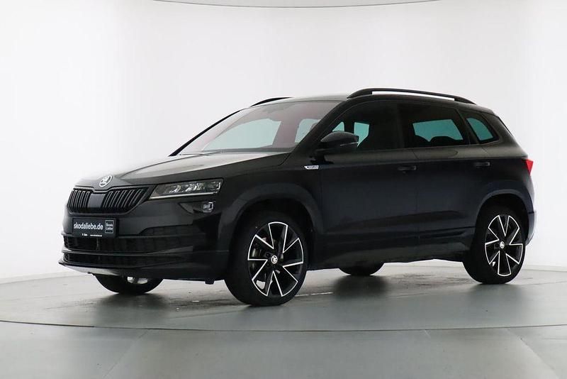 Schwarzmagic perleffekt Gebraucht 2021 Skoda Karoq SportLine SUV | 27.889 € (Fairer Preis) - Bild 1/4