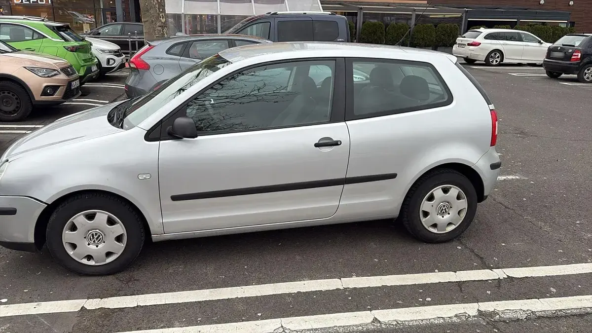 Gebraucht VW Polo Basis 54 PS (39 kW) 2003 Silber Kleinwagen