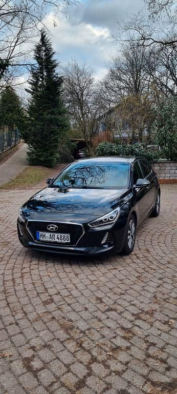 Gebraucht Hyundai i30 Premium 120 PS (88 kW) 2017 Schwarz Limousine