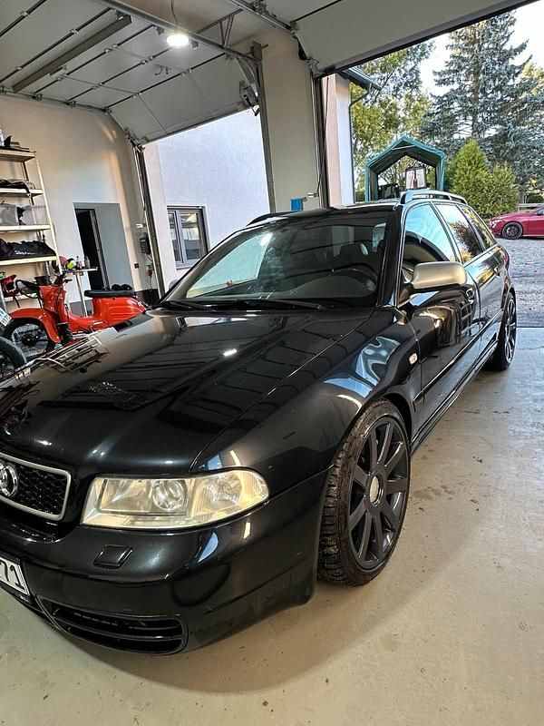 Schwarz Gebraucht 2000 Audi S4 Kombi | 17.000 € - Bild 1/4