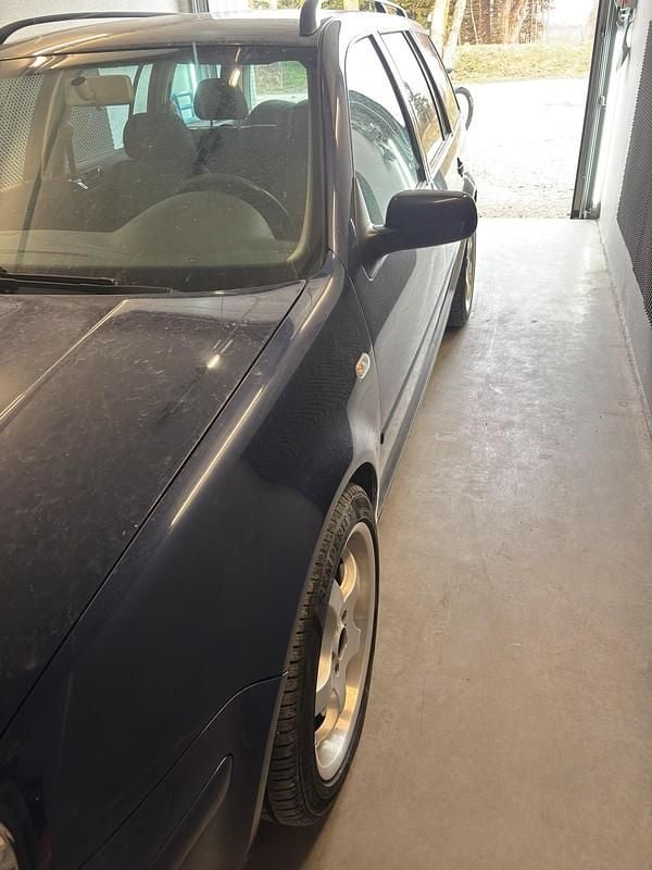 Gebraucht VW Golf IV 106 PS (77 kW) 2003 Blau Kombi