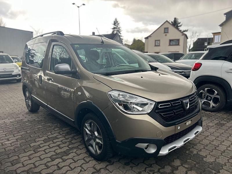 Gebraucht Dacia Dokker Stepway 95 PS (69 kW) 2020 Beige Van / Kleinbus