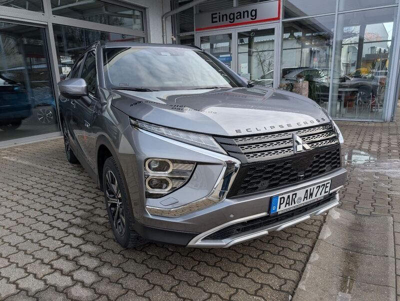 Grau Gebraucht 2024 Mitsubishi Eclipse Cross Plus SUV | 33.300 € (Teuer) - Bild 1/4