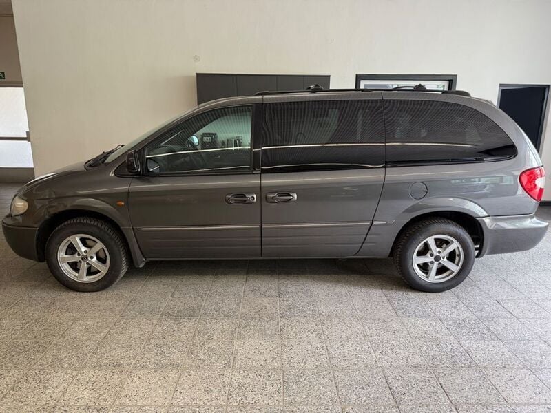 Grau Gebraucht 2005 Chrysler Voyager Van / Kleinbus | 2.990 € (Guter Preis) - Bild 1/4