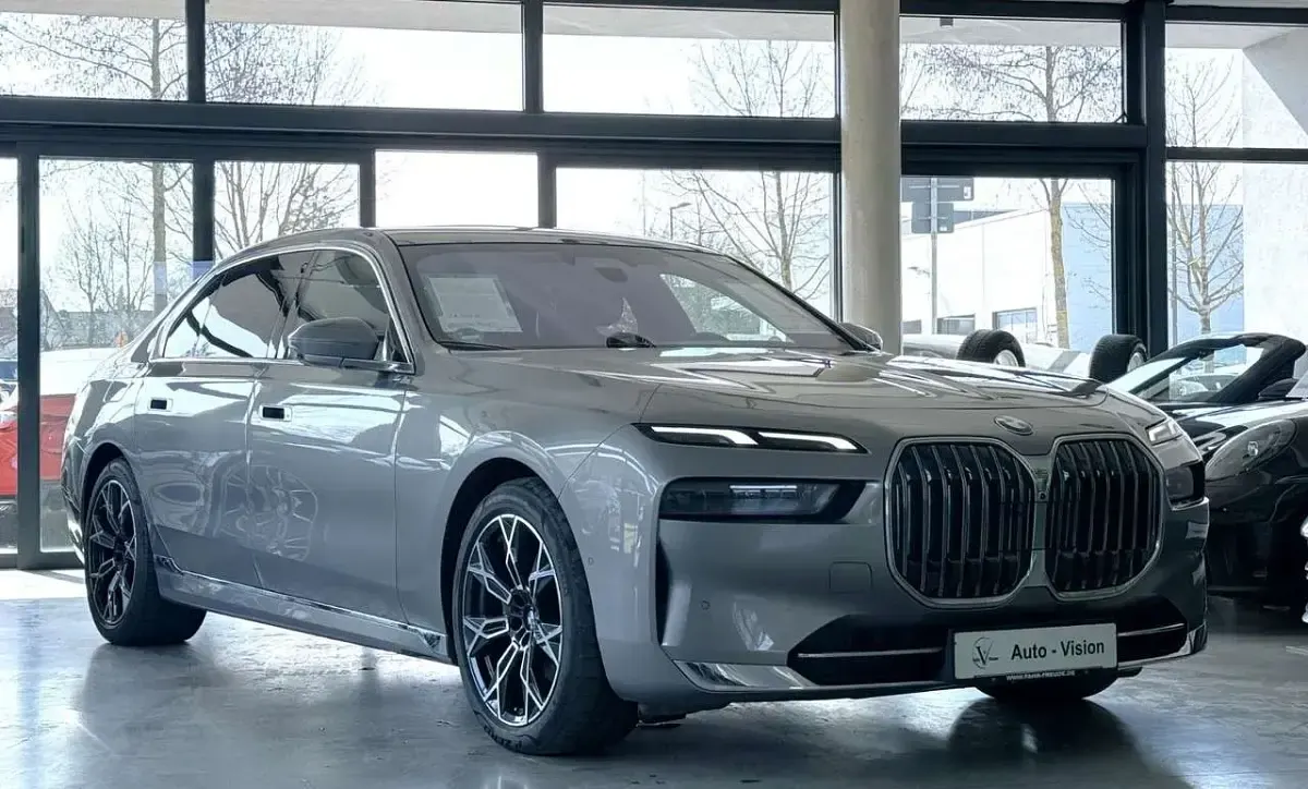 Gebraucht BMW 740 286 PS (210 kW) 2022 Grau Limousine