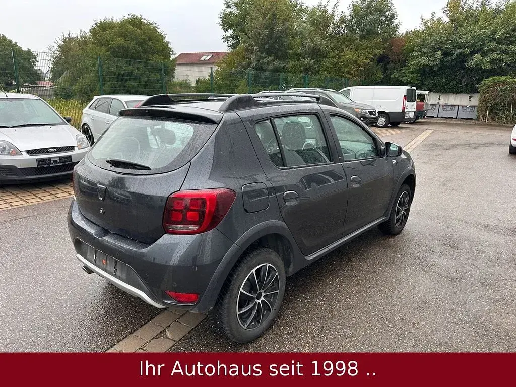 Gebraucht Dacia Sandero Celebration 90 PS (66 kW) 2018 Grau Limousine