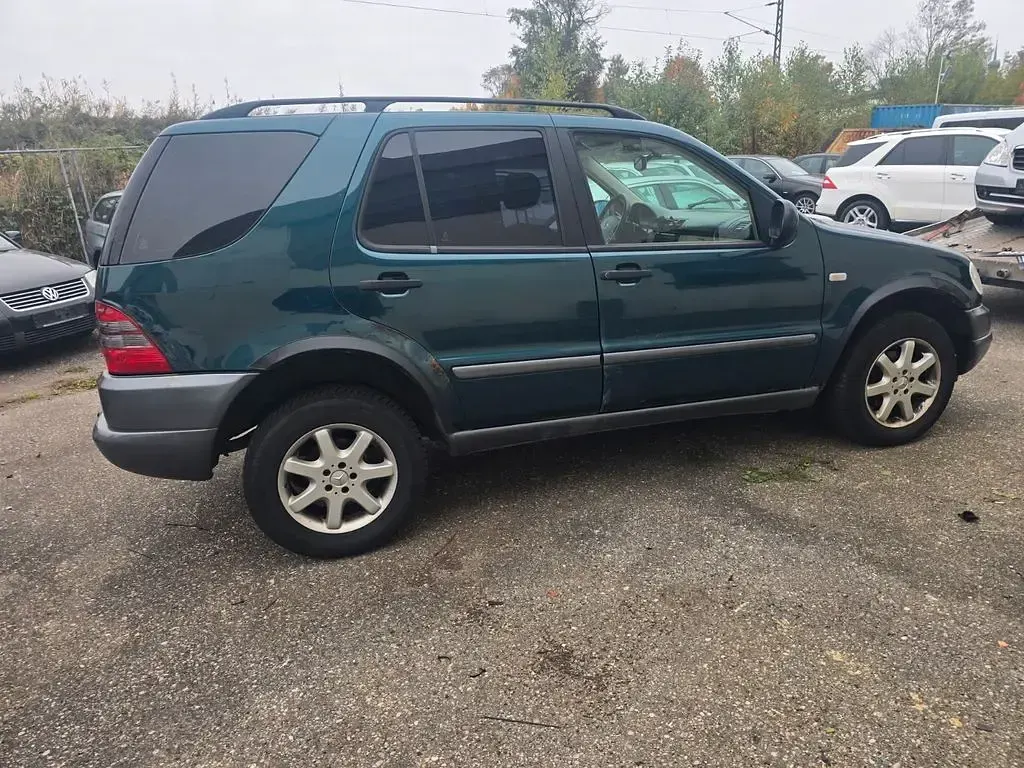 Gebraucht Mercedes ML320 218 PS (160 kW) 1998 Grün SUV