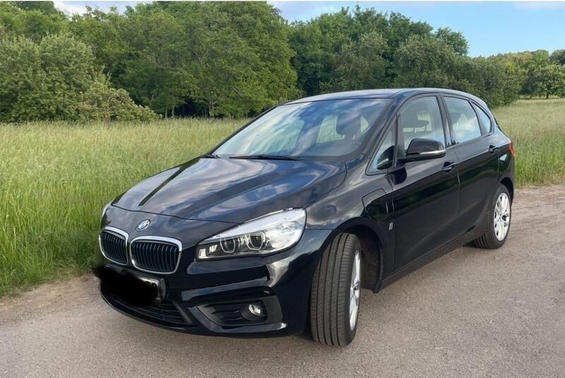 Schwarz Gebraucht 2017 BMW 225 Active Tourer iPerformance Van / Kleinbus | 12.999 € (Guter Preis) - Bild 1/4