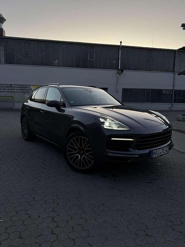 Grau Gebraucht 2019 Porsche Cayenne SUV | 50.500 € (Guter Preis) - Bild 1/4