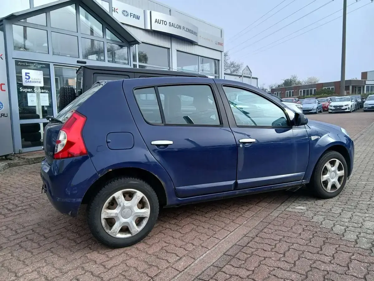 Gebraucht Dacia Sandero Lauréate 75 PS (55 kW) 2009 Dacia blau marine Kleinwagen