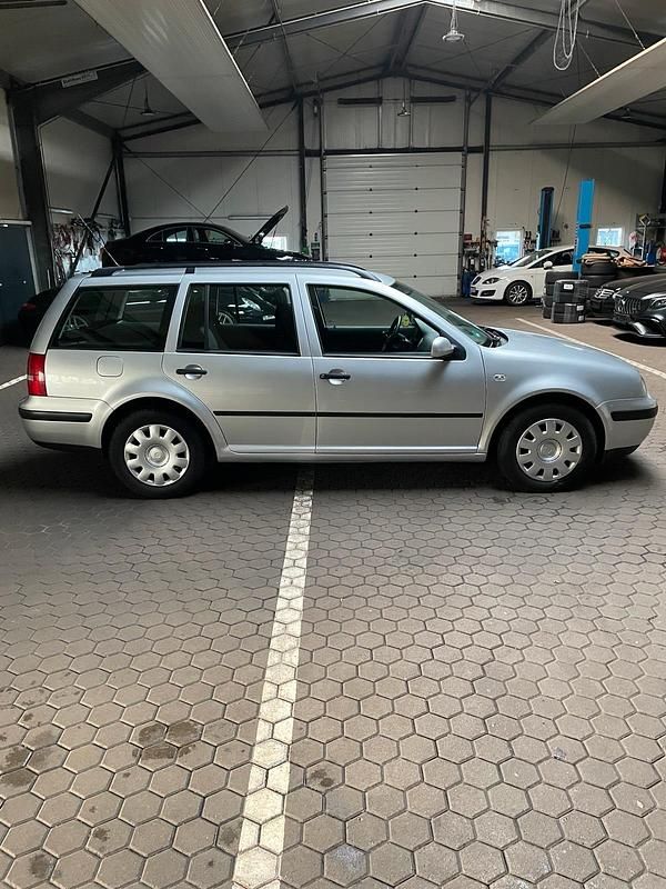 Gebraucht VW Golf IV 100 PS (73 kW) 2004 Silber Kombi