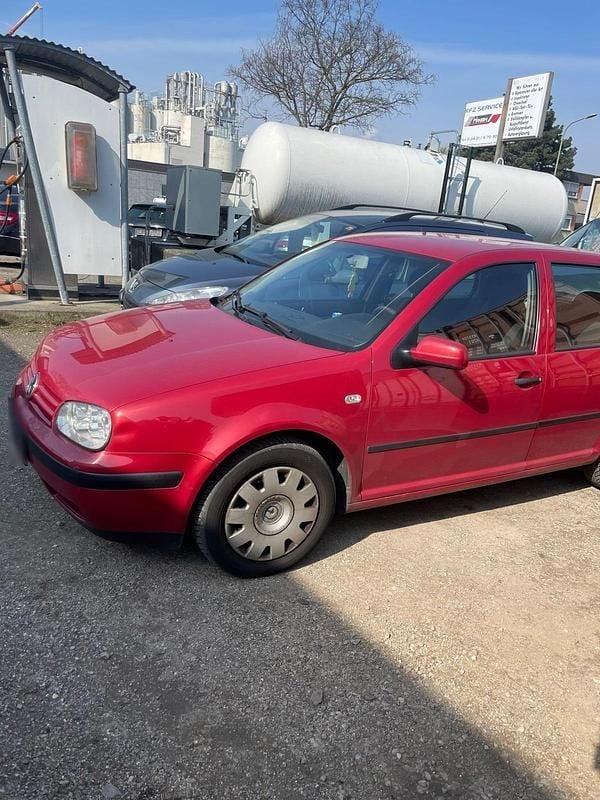 Second-hand VW Golf IV 101 CP (74 kW) 2003 Roșu Hatchback