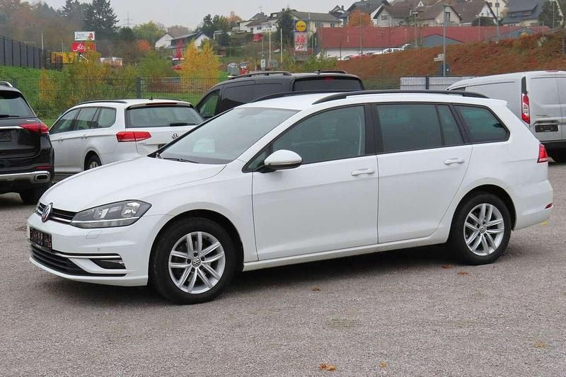 Gebraucht VW Golf VII 116 PS (85 kW) 2020 Pure white Kombi