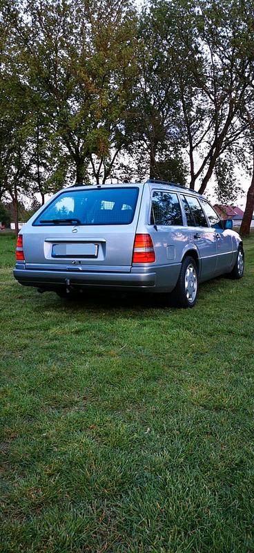 Gebraucht Mercedes E280 193 PS (141 kW) 1995 Silber Kombi
